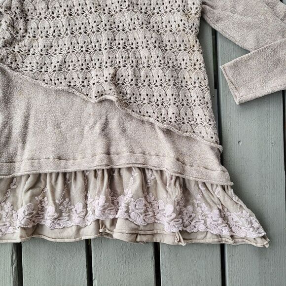 Simply Couture Cream Long‎ Sleeve Lace Asymmetric Tiered Tunic Sweater Size - Picture 3 of 6